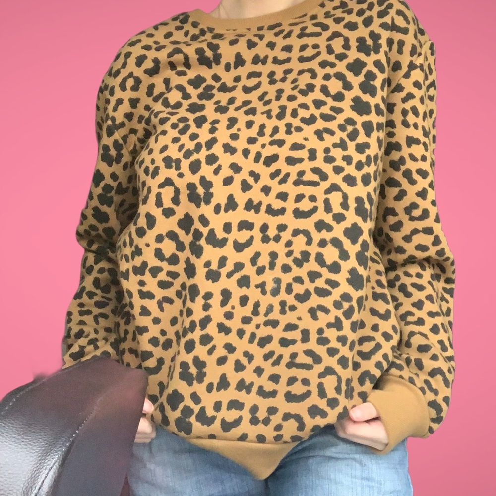 Cheetah print crew neck sweatshirt